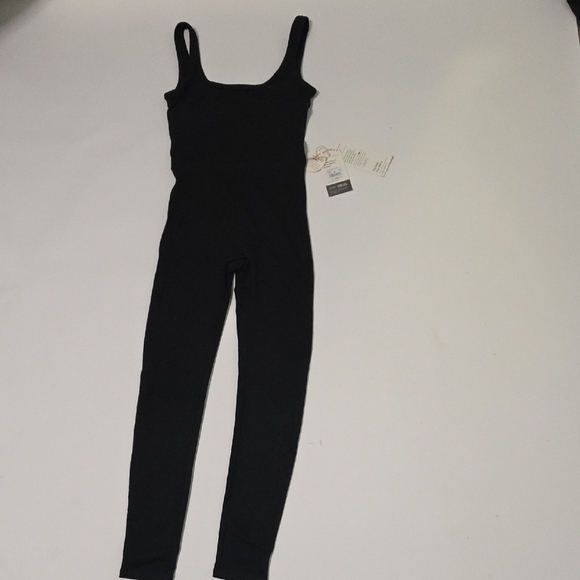 NWT Women's Vuori Halo Essential Jumpsuit. Color Black Heather. Various Sizes - Picture 2 of 8